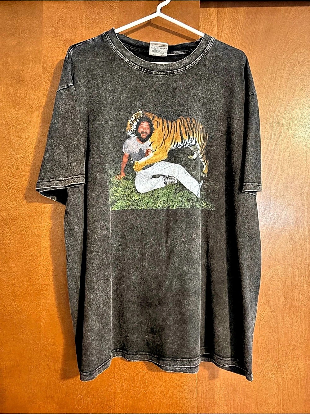 Graphic Tiger Tee Black & Yellow Size Large